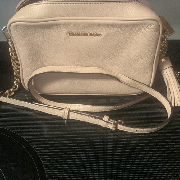 Previously loved, Michael Kors crossbody, light pink, gently used - Picture 7 of 10